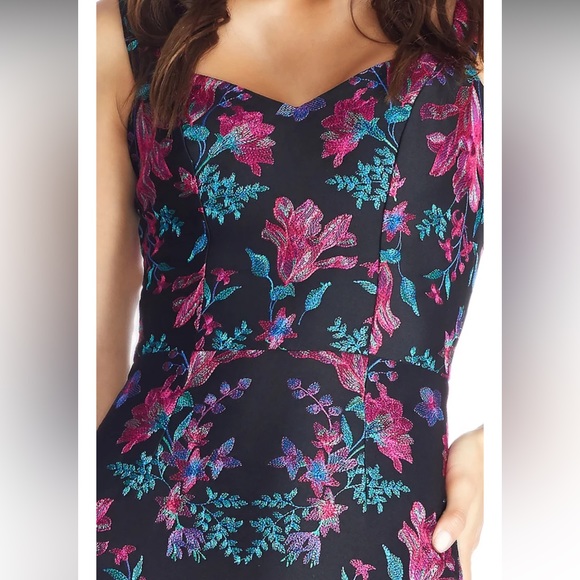 DRESS THE POPULATION Jaida Floral Embroidered Cocktail Dress - Picture 7 of 13